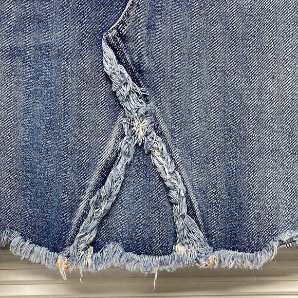 7 For All Mankind Luxe Vintage Fray Jean Mini Skirt Size 26 - Picture 3 of 10